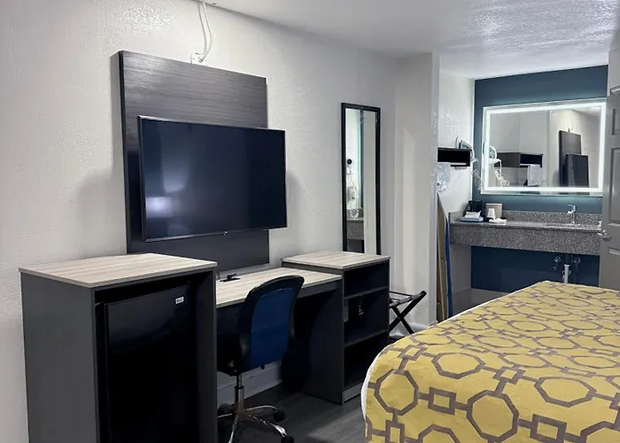 Baymont By Wyndham Grenada Motel