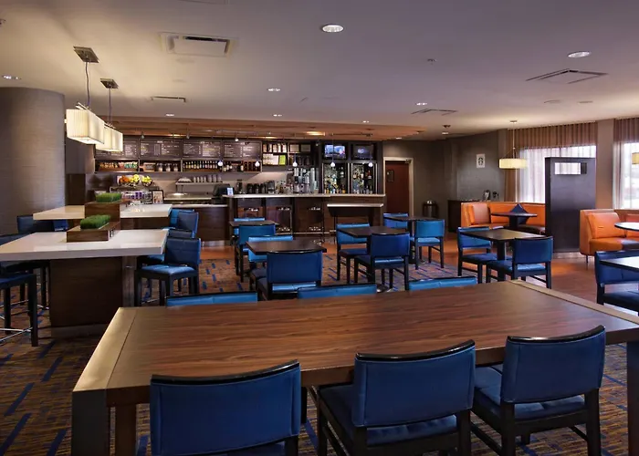 Courtyard By Marriott Fayetteville