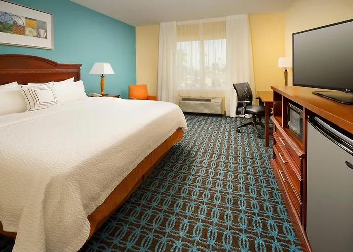 Fairfield Inn & Suites By Marriott Marshall