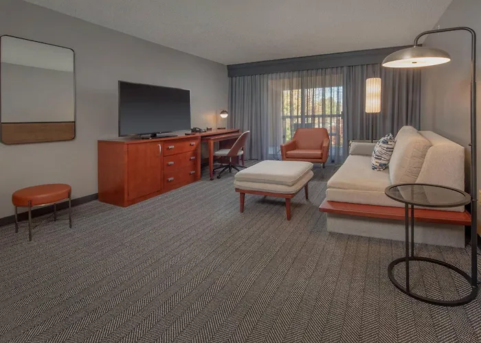 Courtyard By Marriott Frederick Hotel