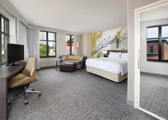 Courtyard By Marriott Richmond Downtown Hotel