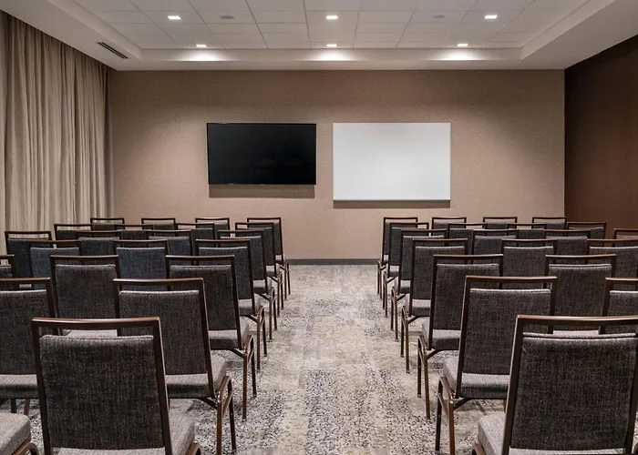 Courtyard By Marriott Petaluma Sonoma County Hotel