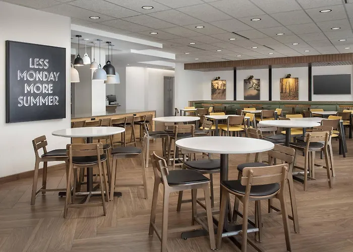 Fairfield Inn & Suites By Marriott Santa Rosa Rohnert Park