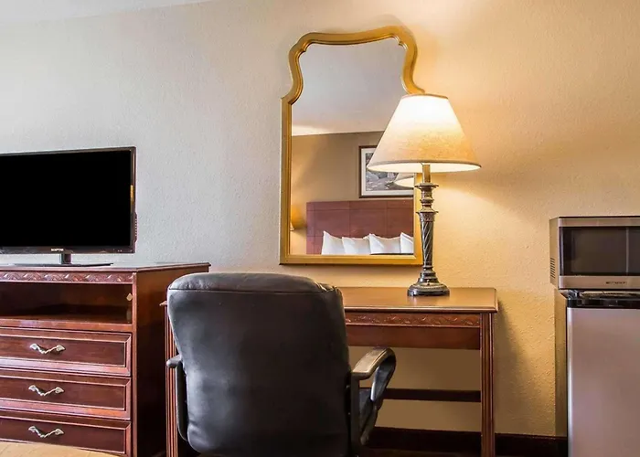 Quality Inn & Suites Middletown - Franklin