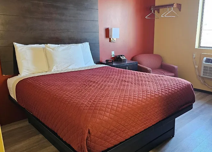 Budgetel Inn & Suites Fort Scott