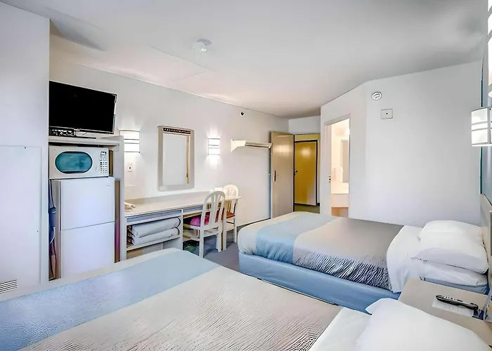 Econo Lodge Menomonie