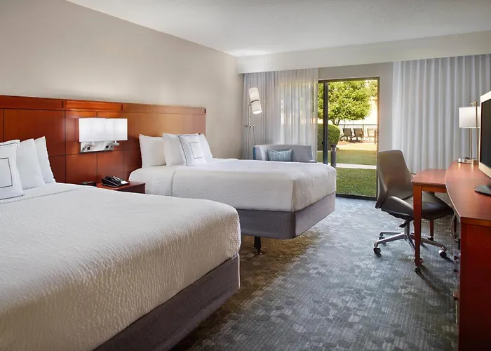 Courtyard By Marriott Fayetteville