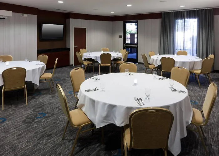 Courtyard By Marriott Santa Clarita Valencia Hotel