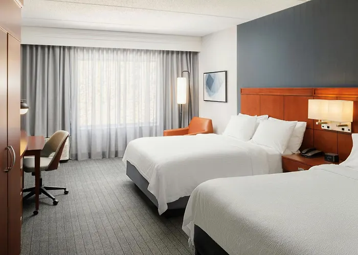 Courtyard By Marriott Boone Hotel