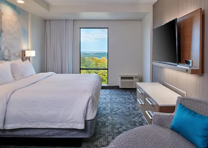 Courtyard By Marriott Petoskey At Victories Square Hotel