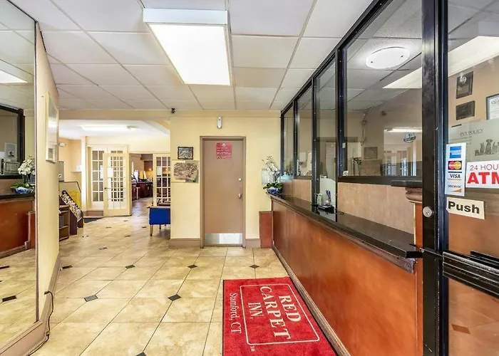Red Carpet Inn - Stamford