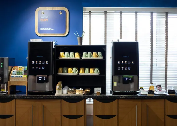 Holiday Inn Express Poole By Ihg