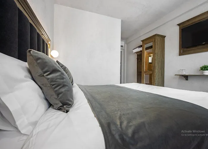 Vama Veche Hotels