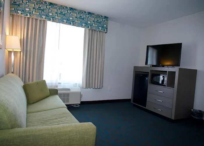 La Quinta By Wyndham St. Paul-Woodbury Hotel