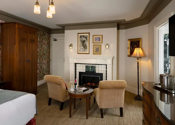 Victoria Hotels