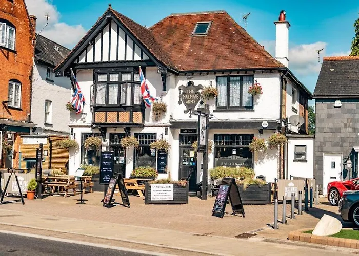 Lyndhurst Hotels