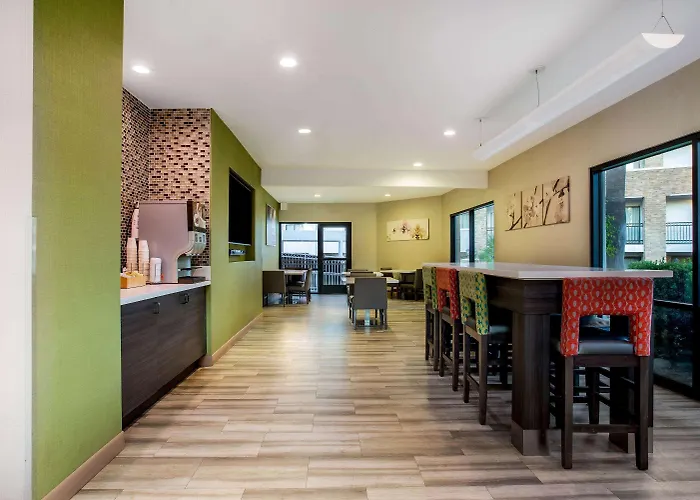 Pomona Hotels