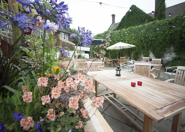 Arundel Hotels