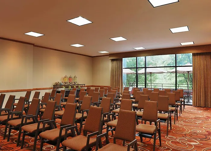 Minnetonka Hotels