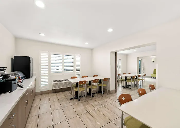 Los Banos Hotels