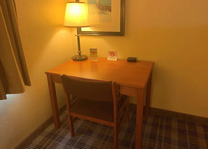 Grand Marais Hotels