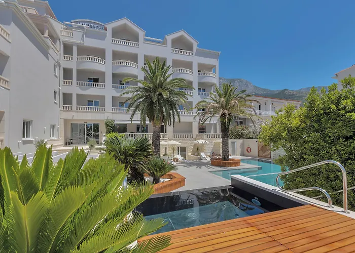 Tucepi Hotels
