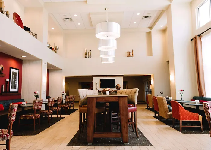 Minot Hotels