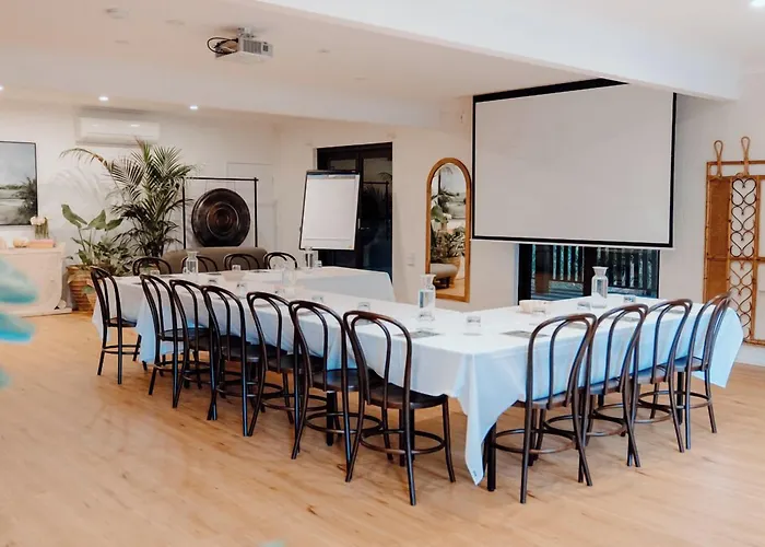 Jamberoo Hotels
