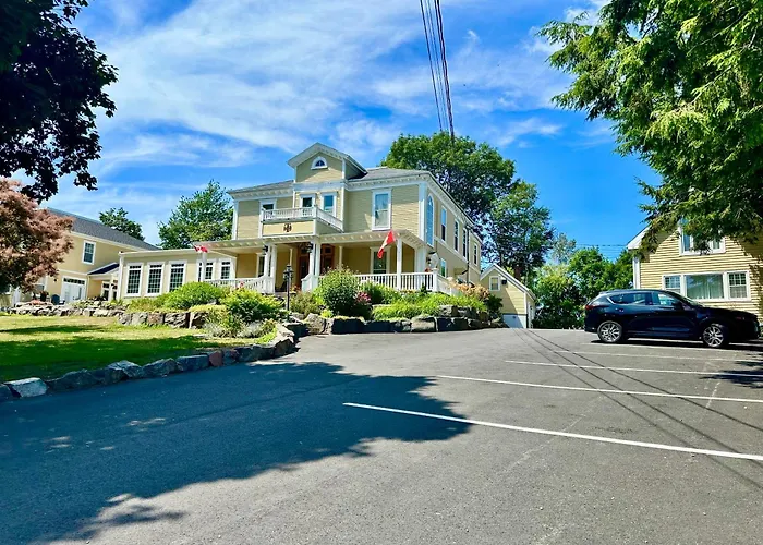 Wolfville Hotels