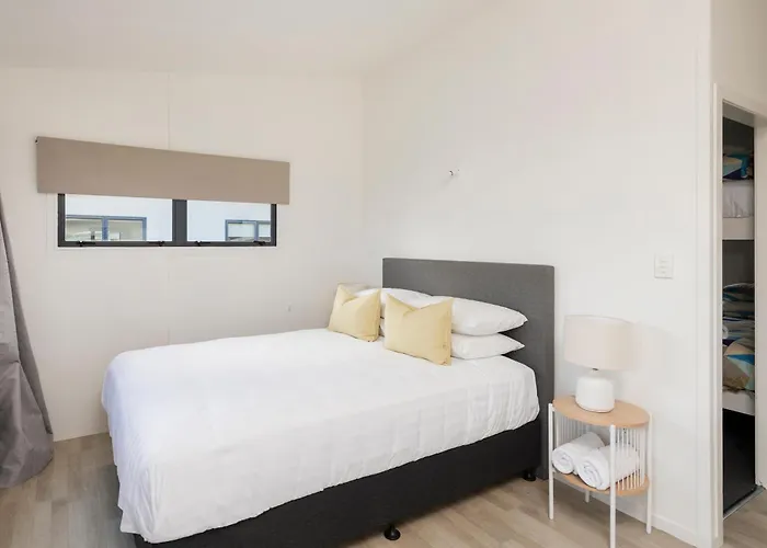 Tolaga Bay Hotels