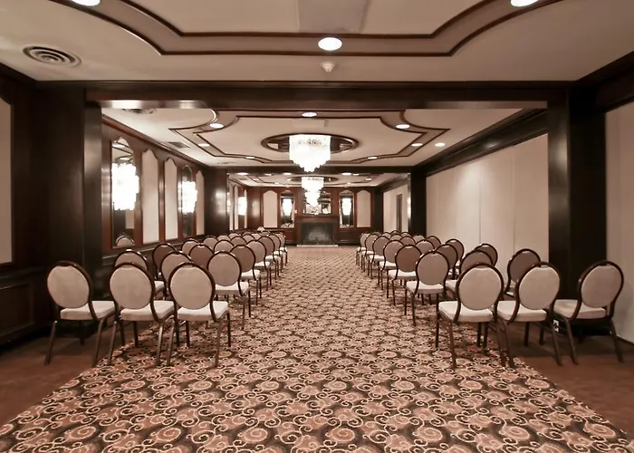 Chateau Lacombe Hotel Edmonton