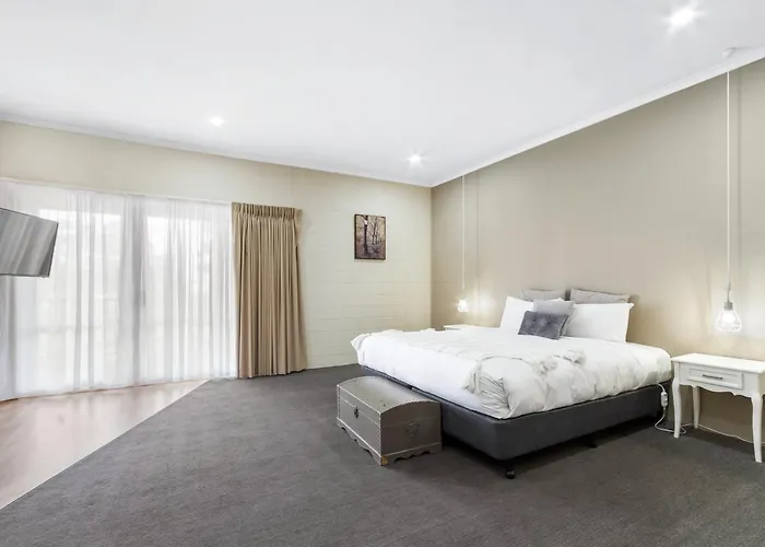 Port Albert Hotels