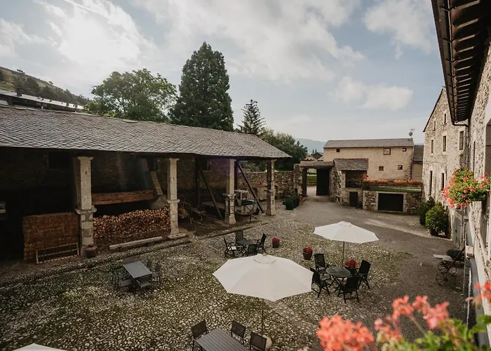 Llivia Hotels