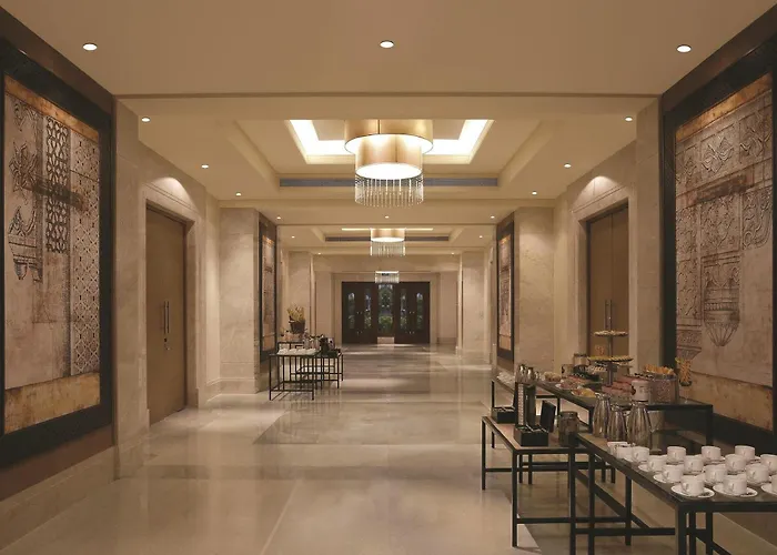 Doubletree By Hilton Agra Hotel