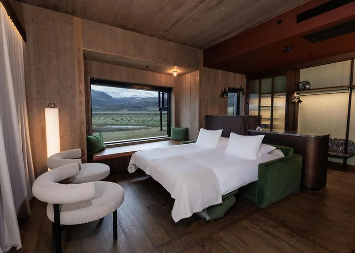 Hof (Oraefi) Hotels