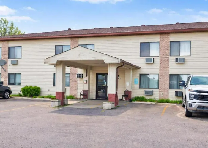 Pipestone Hotels