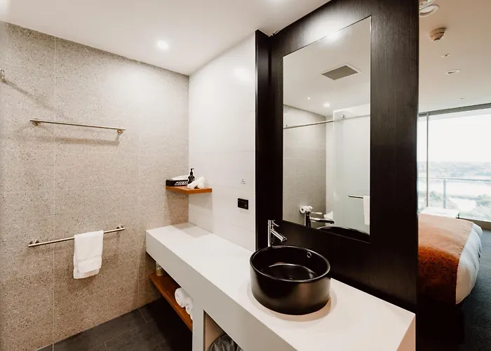 Nairne Hotels