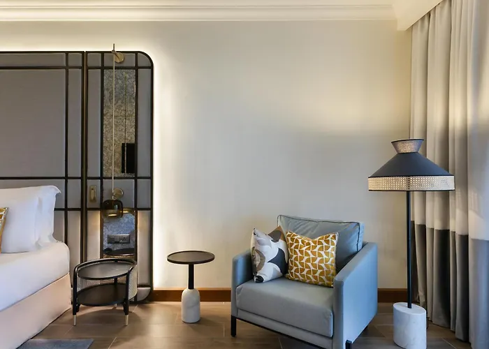 San Lawrenz Hotels