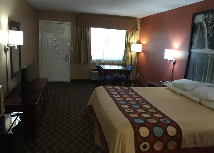 Super 8 By Wyndham Bastrop Tx Motel