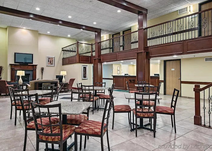 Baymont By Wyndham Auburn Hotel