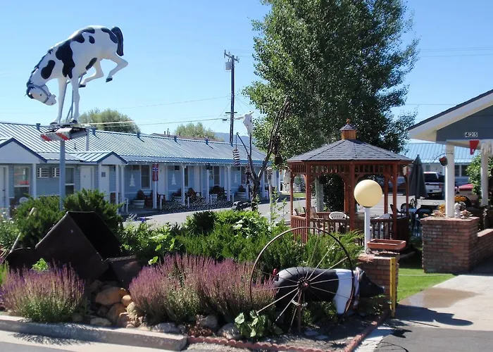 Redwood Motel Bridgeport