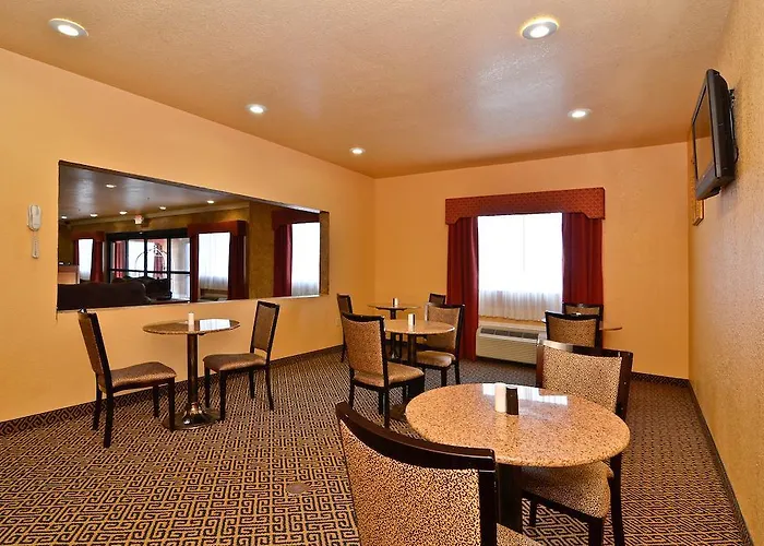 Hiway Inn Express Of Broken Bow