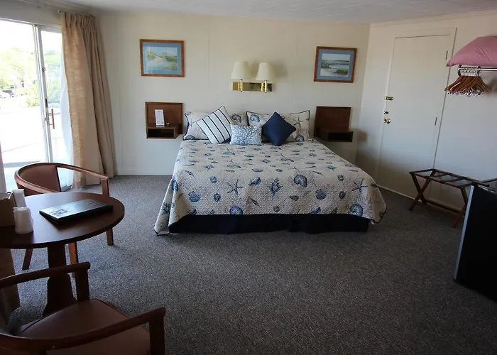 Hyannis Holiday Motel