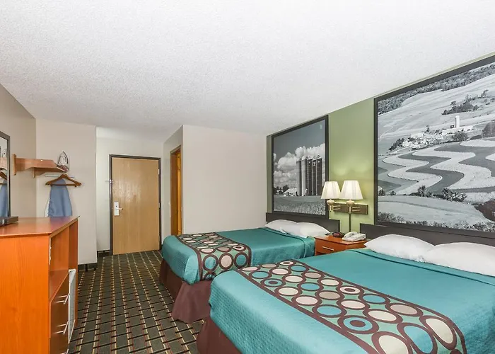 Super 8 By Wyndham Osceola Ia Motel