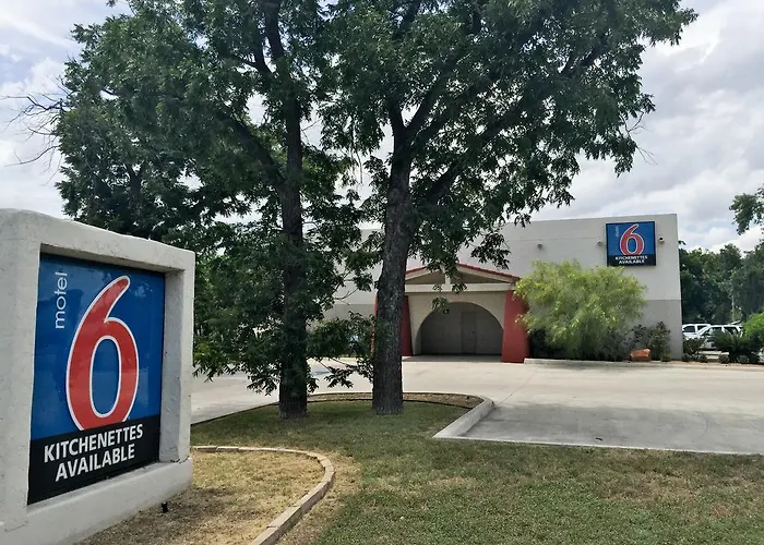 Motel 6-Uvalde, Tx