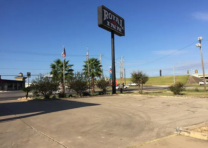 Royal Inn Pearsall