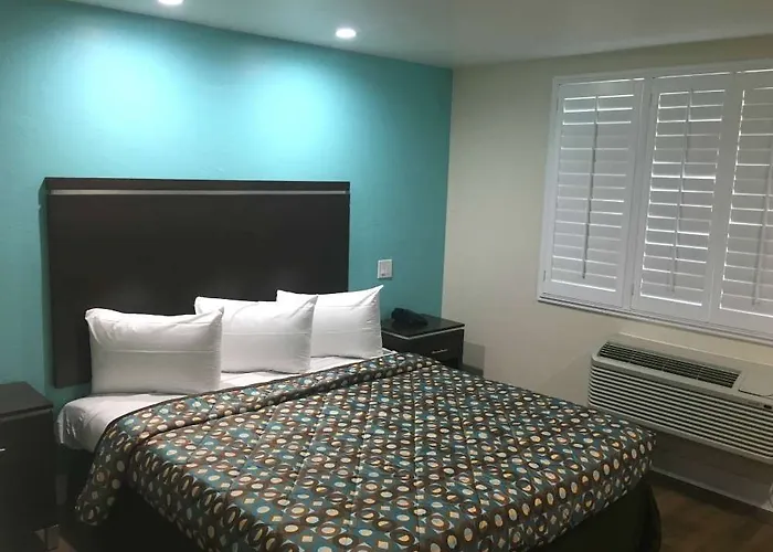 Vagabond Inn Executive - Bakersfield Downtowner