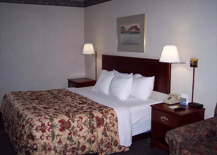 Days Inn Hotel & Conference Center - Meadville