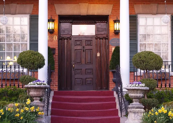 Cobourg Hotels