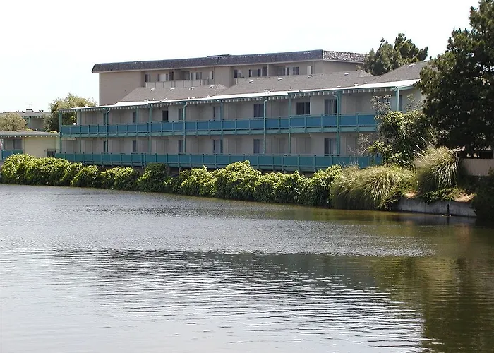 Coral Reef Inn & Condo Suites Alameda